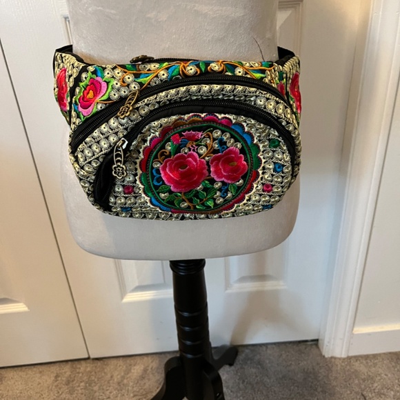 Cross Body / Belt bag - Picture 3 of 11